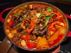 珐琅锅大盘鸡-阿里家·新疆烤肉酒場