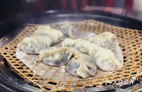 Braised Meat and Mushroom Steamed Dumplings