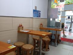 用餐区-韵姐牛奶甜品世家