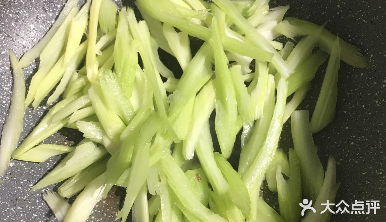 鬼怪[鬼脸]#减肥#菜谱系列：素炒西芹