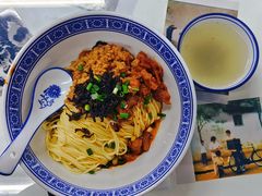 辣肉面-沪西老弄堂面馆(定西路店)