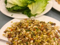 蚬肉生菜包-沙龙酒家