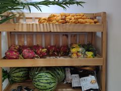新鲜的水果摆出来给你看-津椰本·海南正宗椰奶清补凉(店一店)