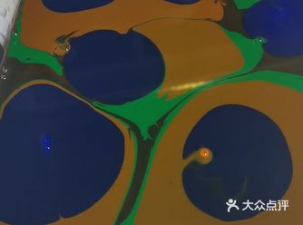 一点一点的滴下去然后慢慢扩散开来