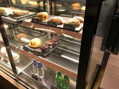 面包甜点陈列柜-星巴克(镇江苏宁广场6F店)