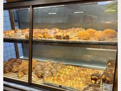 面包甜点陈列柜-龙兴·动物奶油生日蛋糕(龙北店)