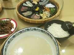 云南传统过桥米线-老国贸云南传统过桥米线(滇池店)