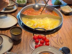 -野山舂·贵州现舂酸汤火锅(鸿通城店)