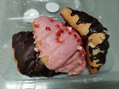 巧克力羊角三剑客-炉边皮皮·烘焙甜品工厂店