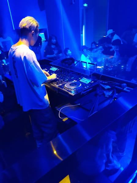 江滩回忆录(江滩店)-"买了个黑白兔子的套餐黑的就是野格吧 白.