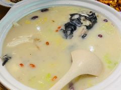 千岛湖鱼头汤（68一斤）-伊喜饺子·烤鸭(五道口学院路店)