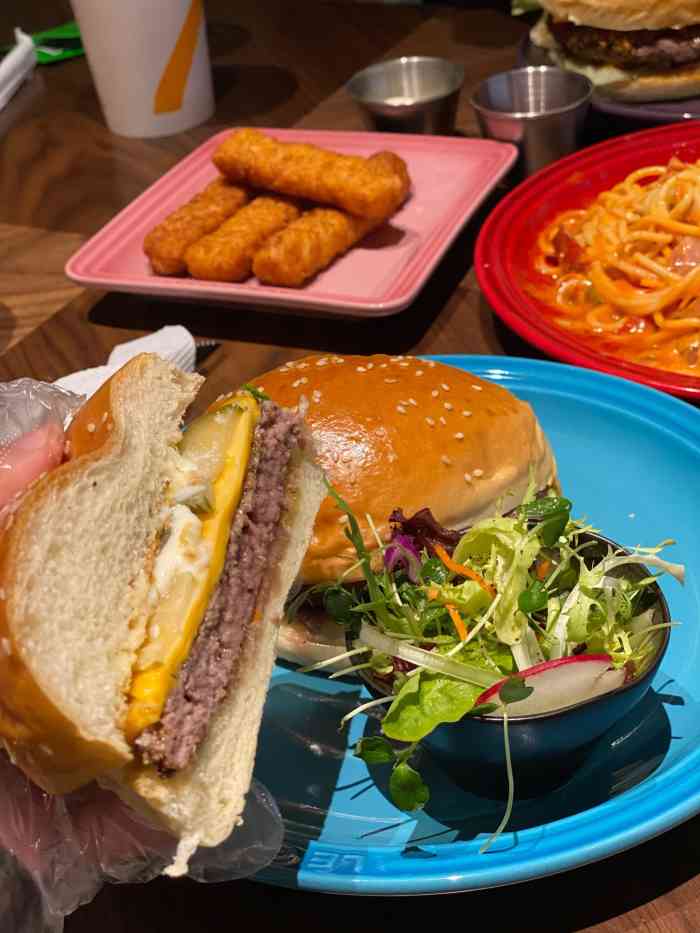 嬉皮汉堡(万声店)-"汉堡都超级好吃,没有踩雷的,那个都好吃,.