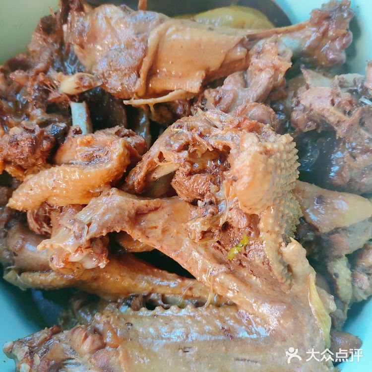 来长春必吃铁锅炖大鹅