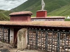 -比如骷髅墙景区