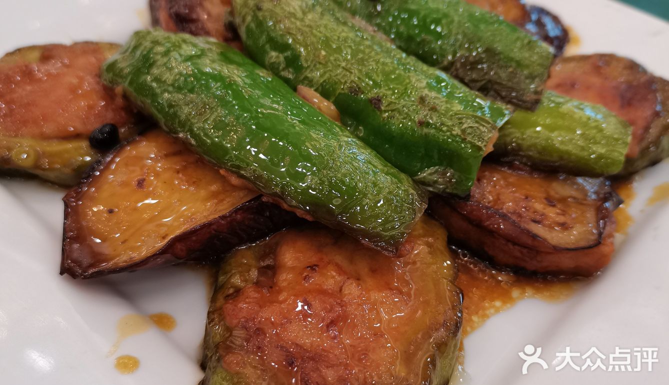 菜品味道一般，大盘鸡老了点，蒸魚淡，茄子煲倒是挺下饭的