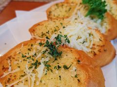 -Chom Cafe and Restaurant