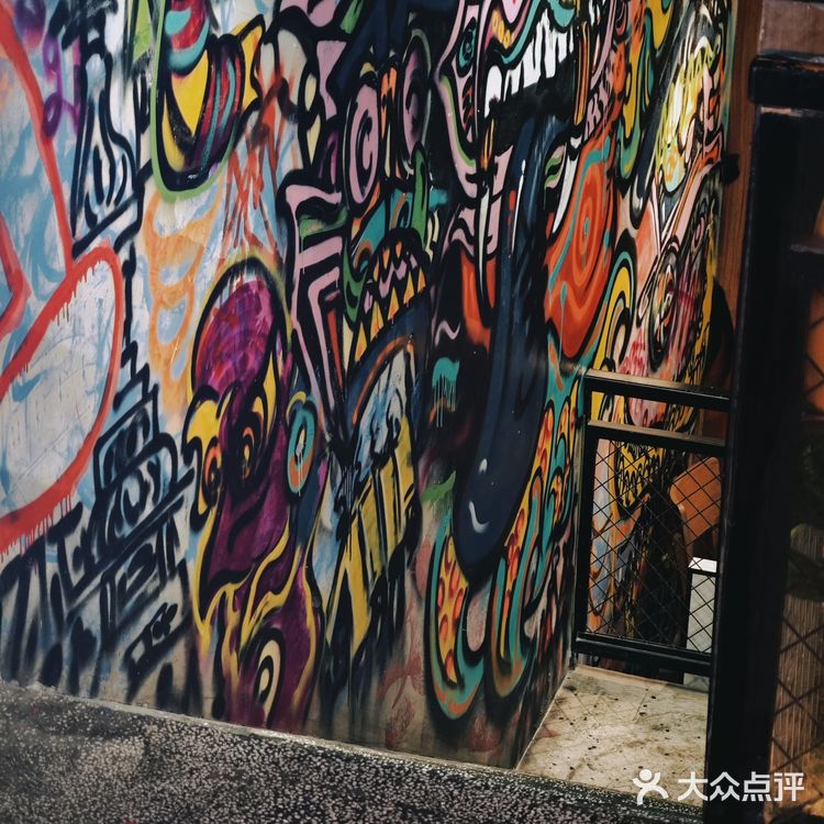 揭秘！这家超多人排队吃的泰国菜，到底好不好吃