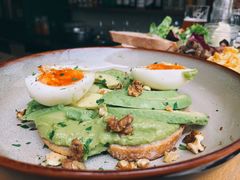 牛油果煮蛋吐司-RAC BAR(安福路店)