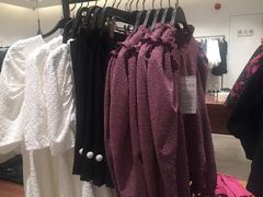 -URBAN REVIVO(高德置地广场·春广场店)