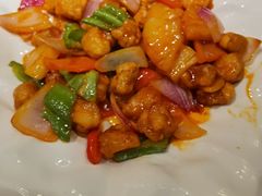菠萝酸甜咕咾肉-渝半城经典川粤菜(重庆天地店)