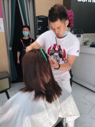 -首脑美发沙龙