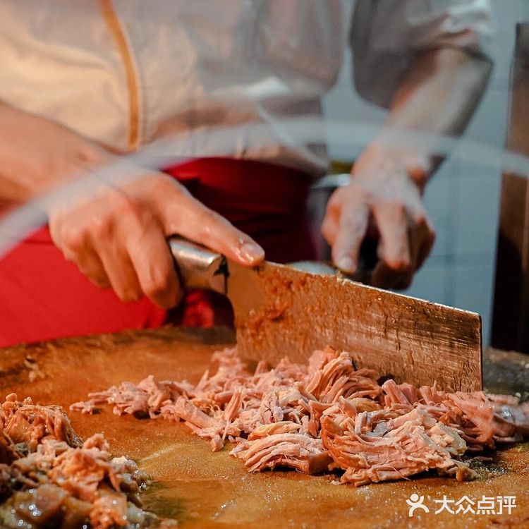 低评分小店也有好味道｜西安这家三十年肉夹馍老店被我找到了……