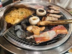 -围炉肉舍•炭烤活鳗•丹东海鲜烤肉(步行街店)