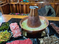 -果松木炭酸菜铜火锅·外婆参鸡汤