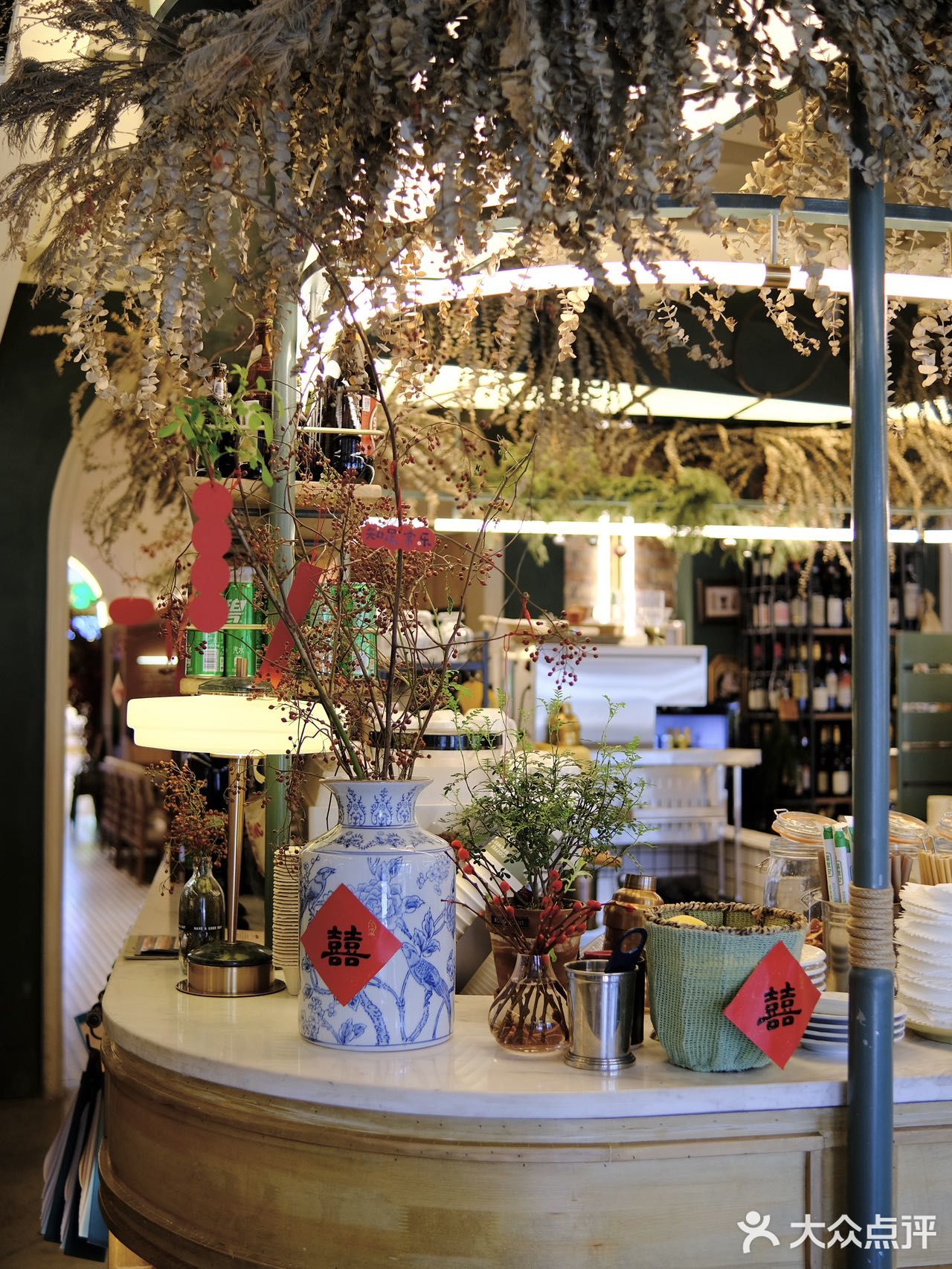 “请吃饭的漂亮姐姐🍽️”  