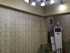 -扒虾小妹儿麻辣海鲜(宏图街店)