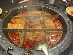 -宽板凳老灶火锅(台湾街店)