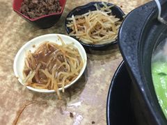 -丽虹云南过桥米线(兴工街店)
