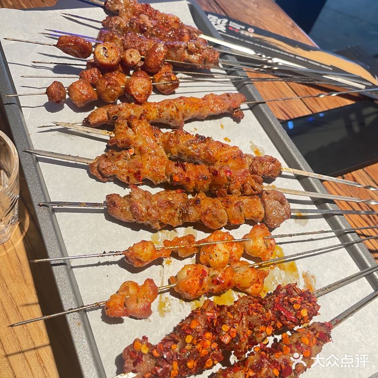 东北烧烤哦。烤串选择性太少了