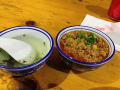 辣肉面-沪西老弄堂面馆(定西路店)