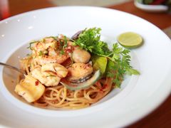 -Chom Cafe and Restaurant