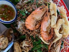 -席娜卡琳火车铁道夜市