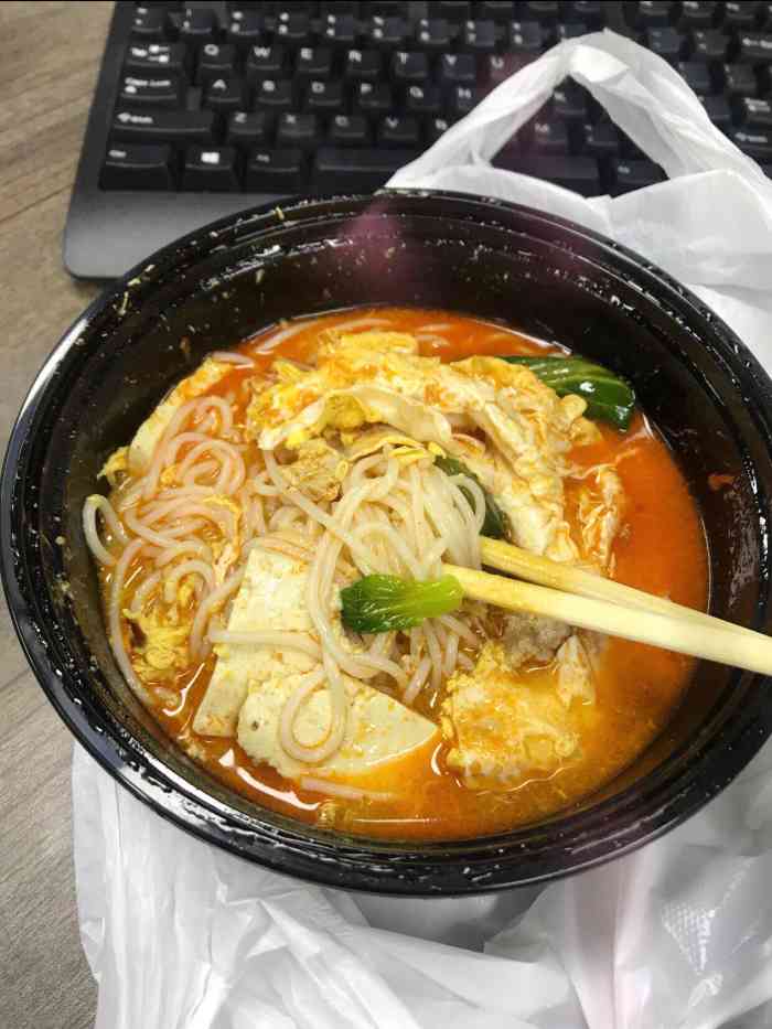 打分 特意从饿了么又过来点评一次,工作外卖经常点,牛肉米粉和浇汤粉