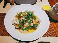 温热海鲜沙拉配牛油果-Mercato莫卡多露台餐厅与酒吧(K11店)