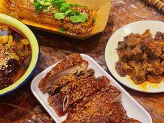 -爆炸头阿姨小四川正宗川味小吃(无任何分店)