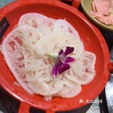 周末火锅小聚，美食与欢笑的完美结合