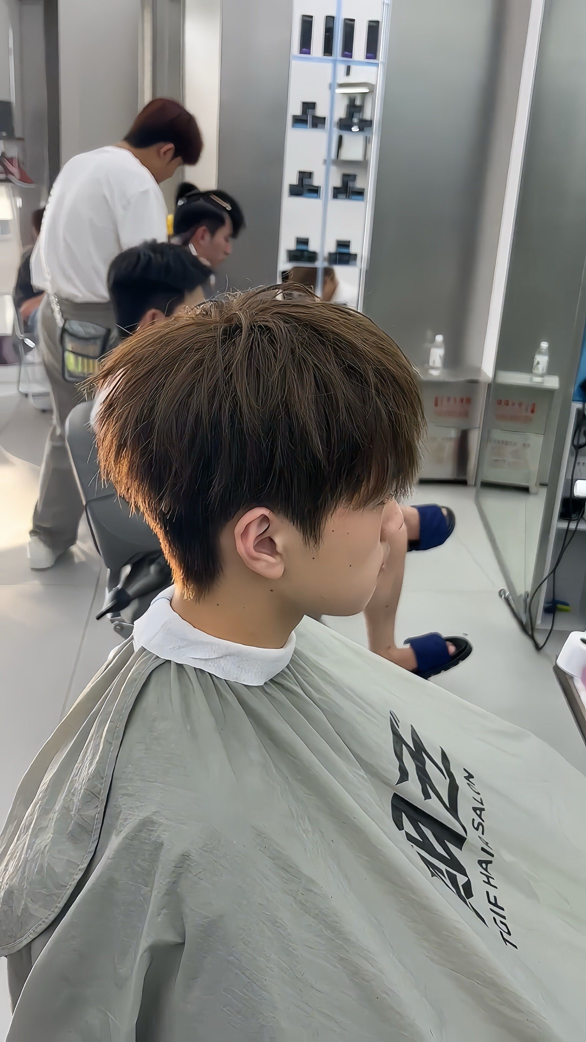 12-15cm
泉州的男生一定要尝试一次钢夹塑型烫
#男生自然卷发型