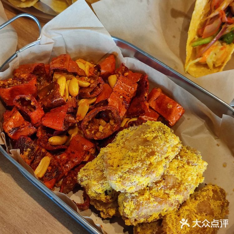 海昌不夜城C位精酿酒馆给你个难忘的夜🌛  