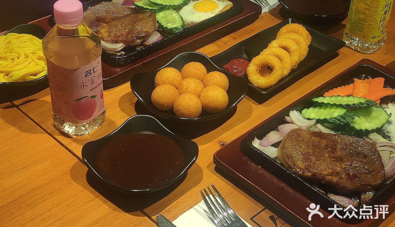 前一秒还在散步消食😓后一秒炫上了真牛排