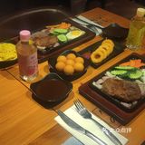 前一秒还在散步消食😓后一秒炫上了真牛排
