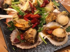 油泼扇贝-老东镇啤酒屋海鲜加工·蒸汽海鲜·海鲜烧烤(台东店)