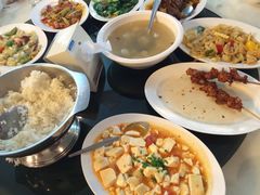 午餐 -是拉差龙虎园(Permanently closed)