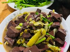 酸菜炒猪血-海口滨海新村143号海南老字号炒菜店