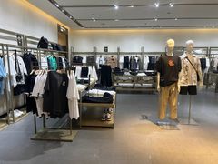 -URBAN REVIVO(济南领秀城贵和购物中心店)