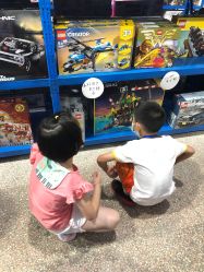 -逝水玩具折扣店