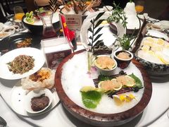 -红鼎豆捞·非遗鲍皇汤火锅(宝丰路店)